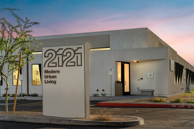 2121 Apartments in Phoenix, AZ - Building Photo - Building Photo