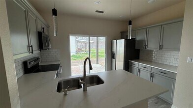 502 W Sanger St in Celeste, TX - Building Photo - Building Photo