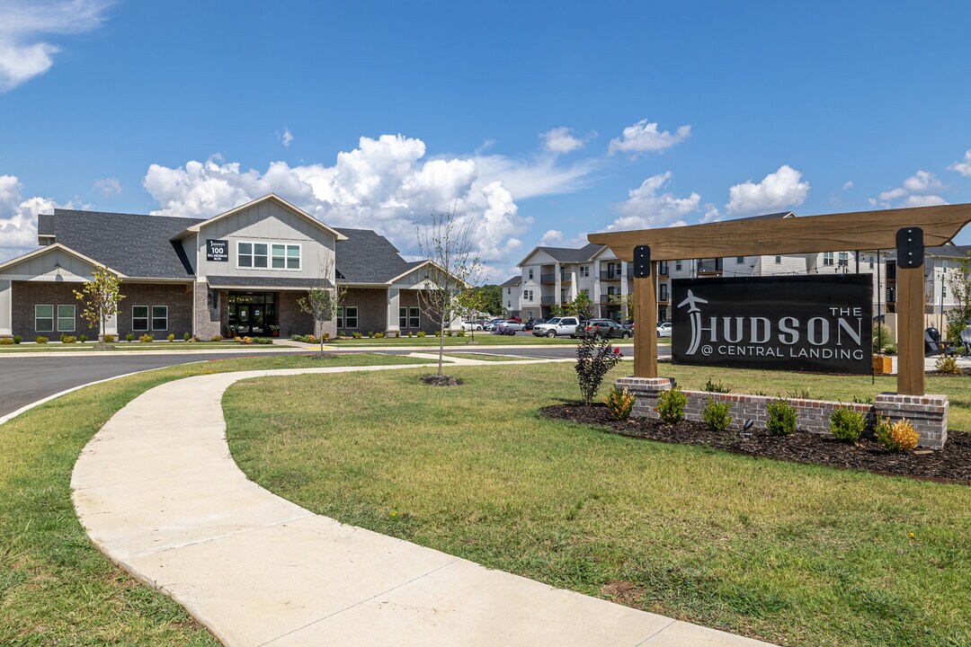 The Hudson at Central Landing in Conway, AR - Foto de edificio