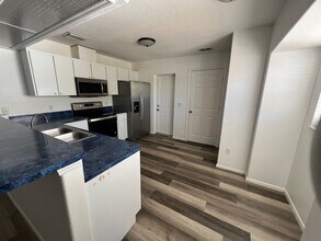 1061 Nomad Rd in Punta Gorda, FL - Building Photo - Building Photo