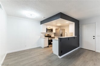 601 Cabrillo Cir in Henderson, NV - Building Photo - Building Photo