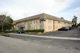 Northwood Apartments in Hialeah, FL - Building Photo - Building Photo