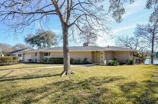 414 Lakeview Dr in Sugar Land, TX - Building Photo