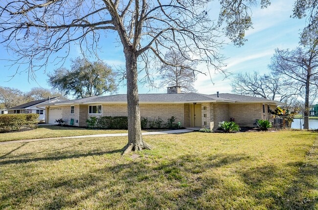 property at 414 Lakeview Dr