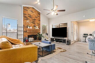 2201 Jackson Cir in Carrollton, TX - Building Photo - Building Photo