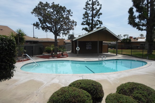 2122 S Broden St in Anaheim, CA - Foto de edificio - Other