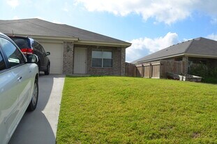 326 N 10th St in Nolanville, TX - Building Photo