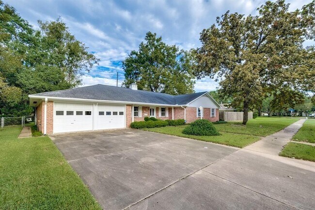 810 Borden St in Sugar Land, TX - Building Photo - Building Photo