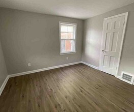 5134 Cato St in Maple Heights, OH - Building Photo - Building Photo