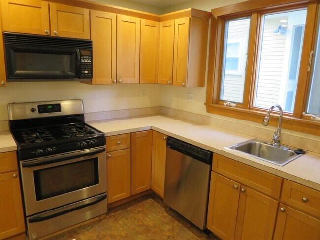 7 Rogers Ave, Unit #1 in Somerville, MA - Building Photo - Building Photo