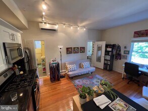 2430 Spruce St in Philadelphia, PA - Building Photo - Building Photo