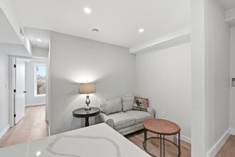 48 S Carrollton Ave in Baltimore, MD - Foto de edificio - Building Photo