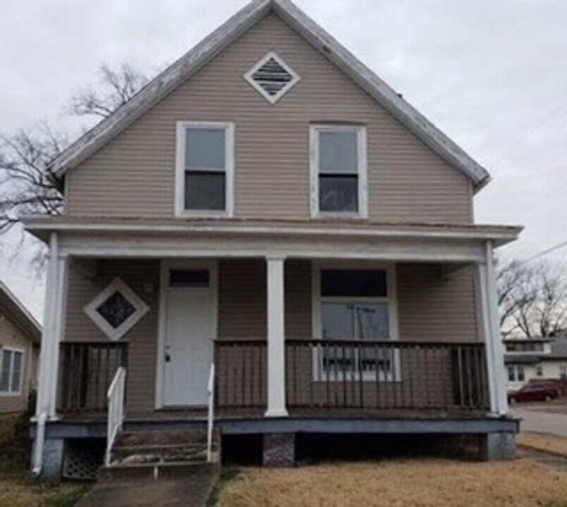 1226 S Grand Ave in Evansville, IN - Building Photo