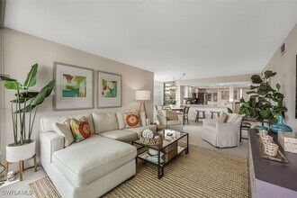 10562 Gulf Shore Dr in Naples, FL - Foto de edificio - Building Photo