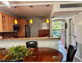 3301 N Country Club Dr in Miami, FL - Building Photo - Building Photo