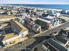 52 Porter Ave in Seaside Heights, NJ - Foto de edificio - Building Photo