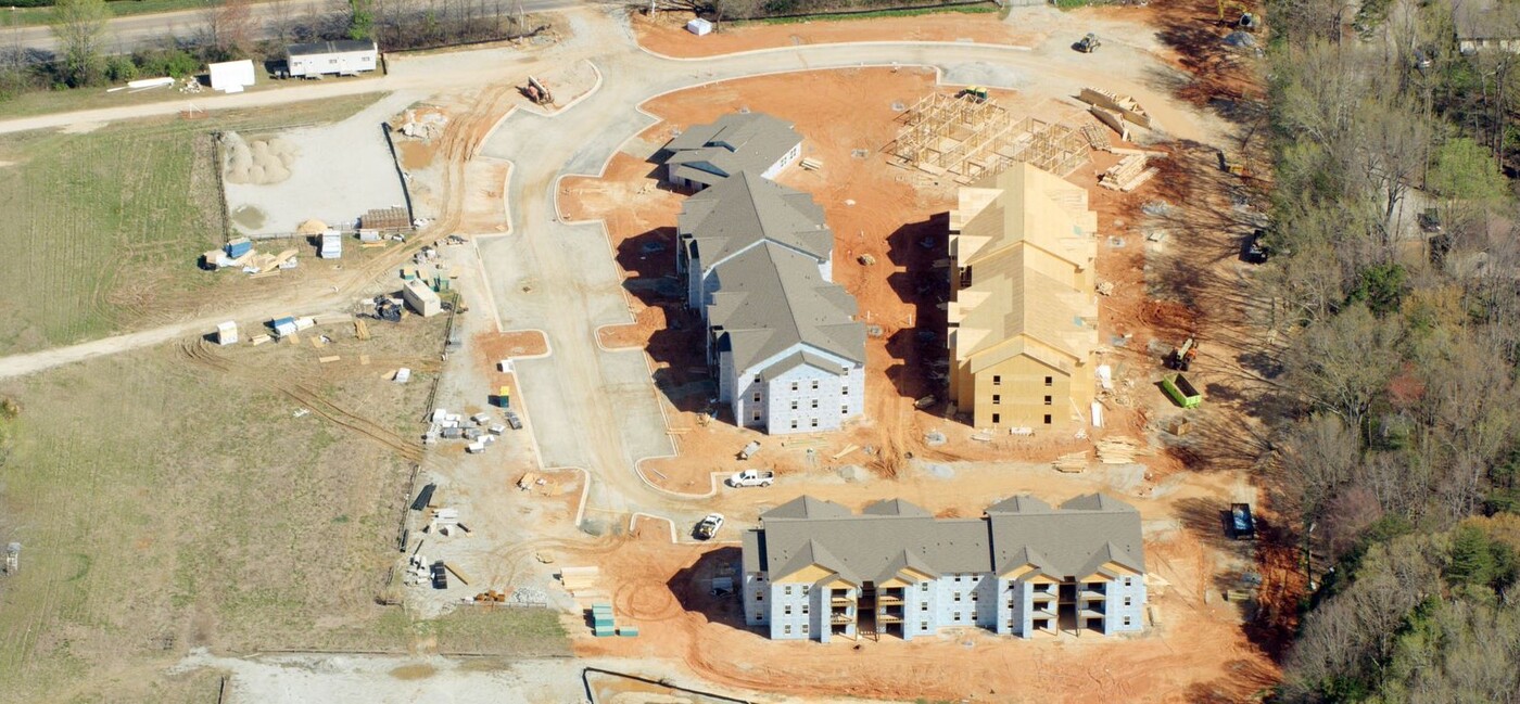 Redhill Pointe in Greensboro, NC - Foto de edificio