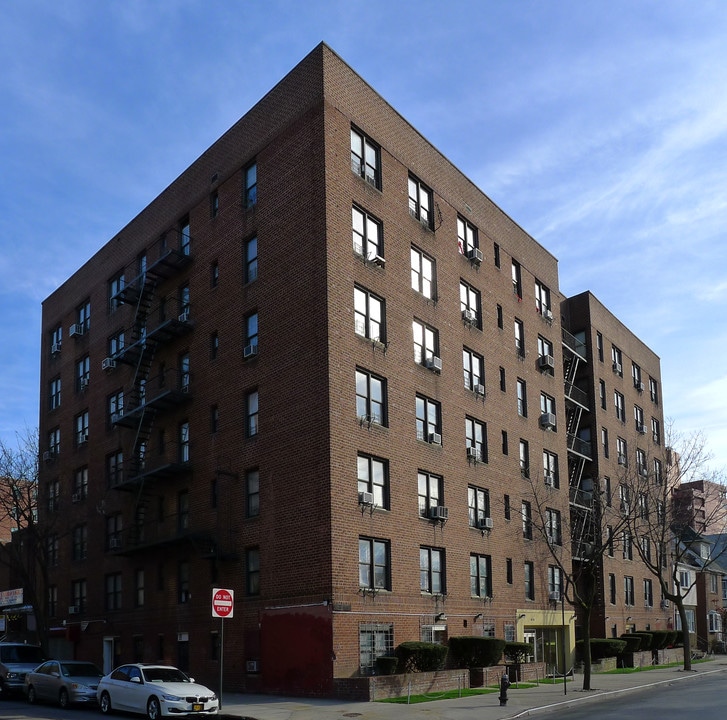 90-05 153rd St in Jamaica, NY - Building Photo