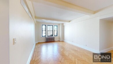 210 E 68th St in New York, NY - Building Photo - Building Photo