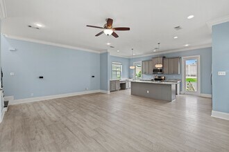 5760 Warrington Dr in New Orleans, LA - Building Photo - Building Photo