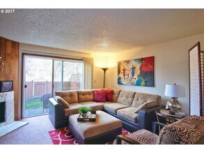 3875 NW Chemult Pl, Unit 3877 in Portland, OR - Building Photo - Building Photo