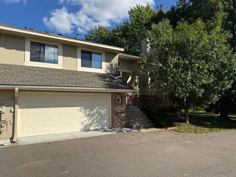 13847 86th Ave N in Maple Grove, MN - Building Photo
