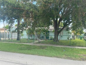 11121 SW 203rd Terrace in Cutler Bay, FL - Building Photo - Building Photo