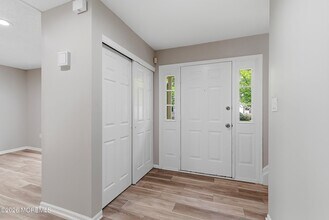 5 Whistler Dr in Freehold, NJ - Building Photo - Building Photo