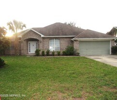 2106 Forest Gate Dr E in Jacksonville, FL - Building Photo