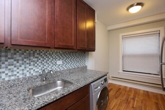 555 W Arlington Pl in Chicago, IL - Foto de edificio - Building Photo