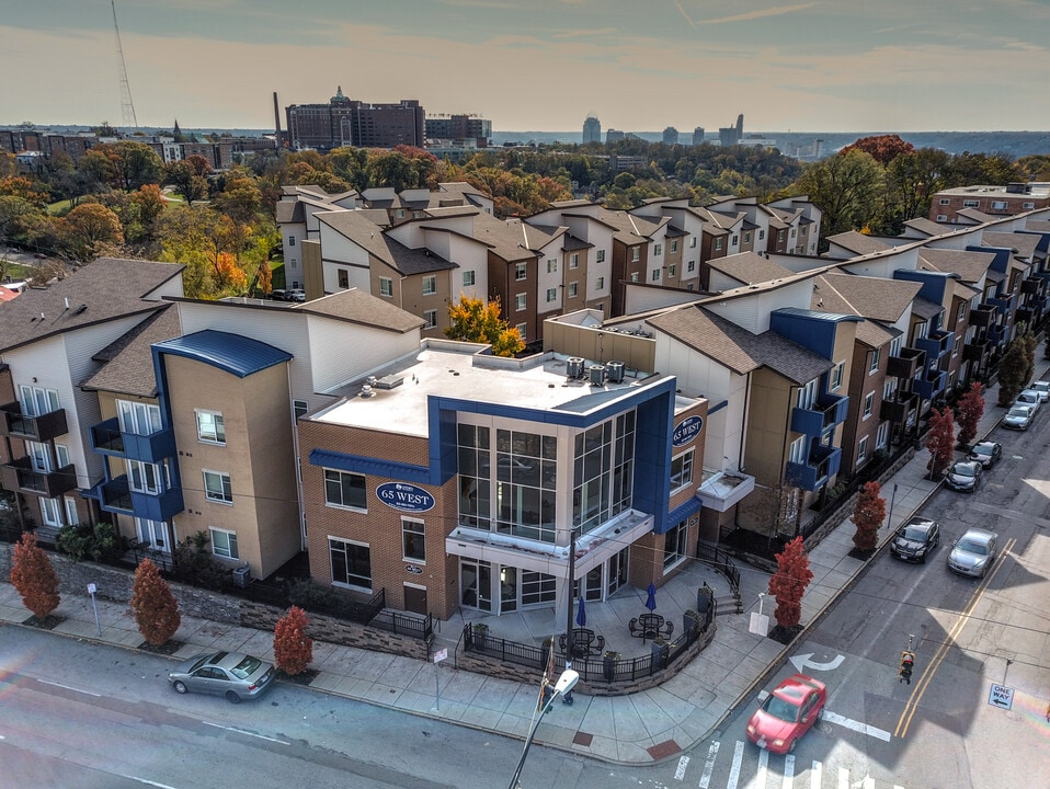 65 West Apartments in Cincinnati, OH - Building Photo