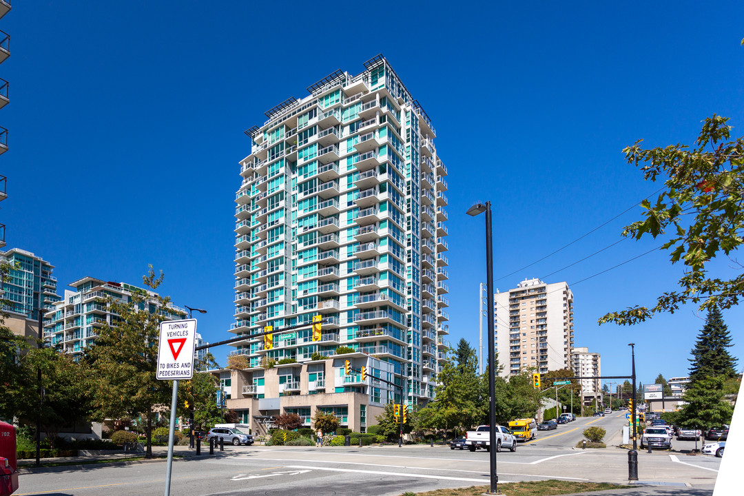 Esplanade At The Pier in North Vancouver, BC - Building Photo