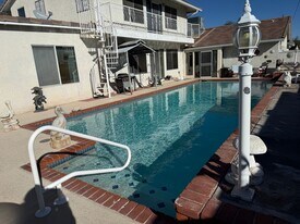 2045 S Tenaya Way in Las Vegas, NV - Building Photo