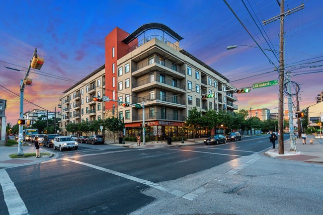 Regents West at 24th and 26th in Austin, TX - Building Photo - Building Photo