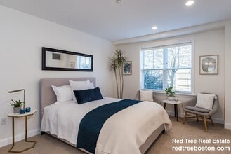 14 Saint Paul St, Unit 1 in Brookline, MA - Building Photo - Building Photo