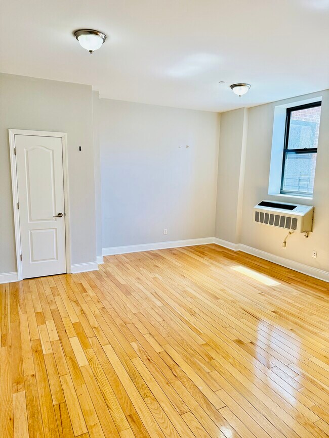 45 S Broadway, Unit 3D in Yonkers, NY - Building Photo - Building Photo