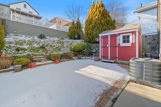 134 Warren St, Unit 1 in Revere, MA - Foto de edificio - Building Photo