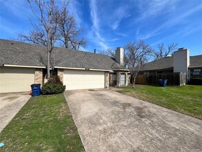 12017 Leisure Way in Dallas, TX - Building Photo - Building Photo