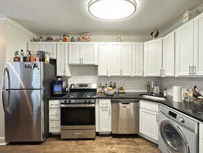 912 Green Bay Rd, Unit J03P in Winnetka, IL - Building Photo - Building Photo