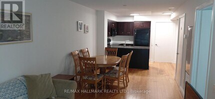2181 Yonge St in Toronto, ON - Building Photo - Building Photo