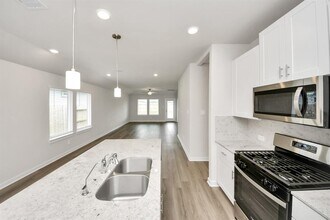 18757 Bliss Pl in New Caney, TX - Foto de edificio - Building Photo