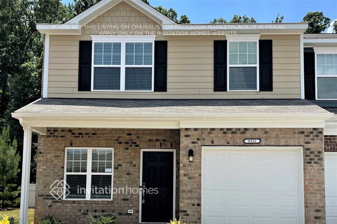 9211 Grand Valley Dr in Charlotte, NC - Building Photo