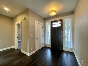 2120 SW Dolph Ct in Portland, OR - Building Photo - Building Photo