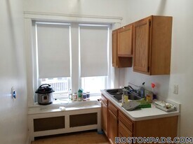 1687 Commonwealth Ave, Unit 1 in Boston, MA - Building Photo