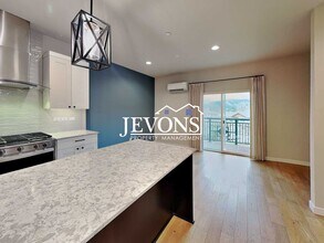 1002 Sunrise Pl SW in Issaquah, WA - Building Photo - Building Photo