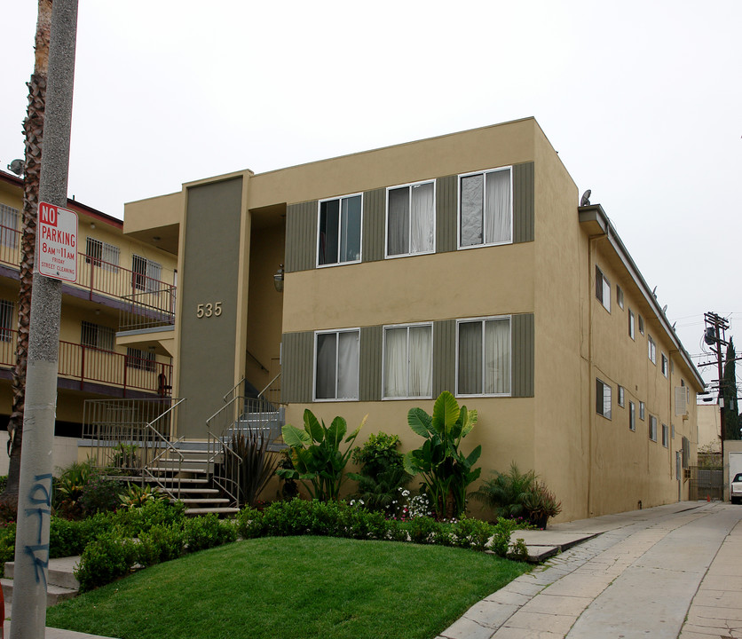 535 N Heliotrope Dr in Los Angeles, CA - Building Photo