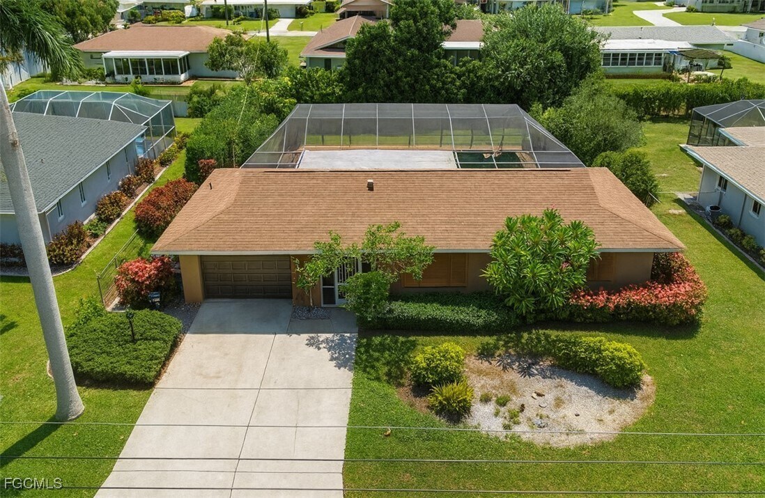 732 Sesame Ct in Cape Coral, FL - Foto de edificio
