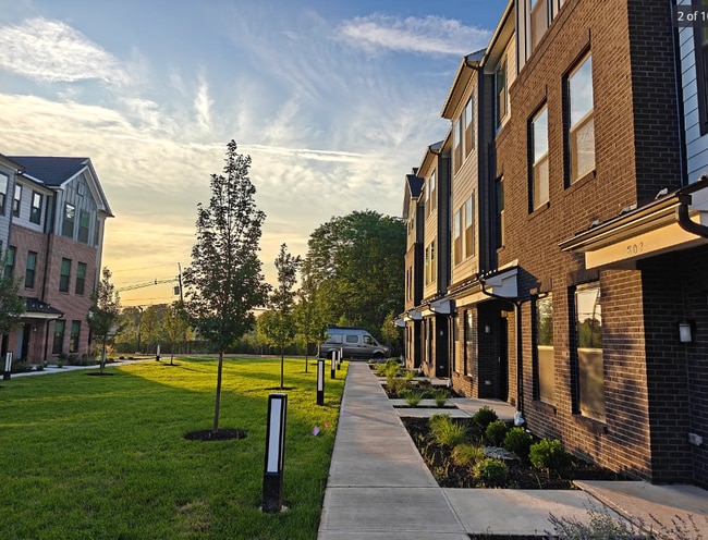 806 Sadie Cir in New Brunswick, NJ - Building Photo - Building Photo