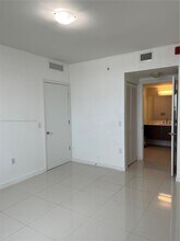 7661 NW 107th Ave, Unit 513 in Doral, FL - Foto de edificio - Building Photo