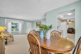 2113 Malcolm Dr in Palm Harbor, FL - Foto de edificio - Building Photo